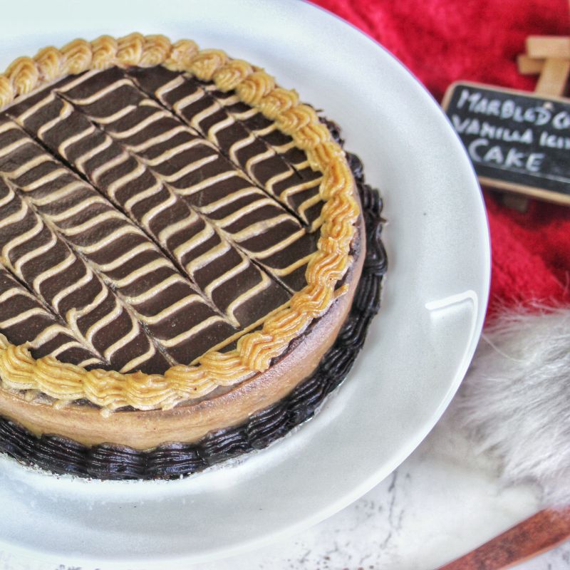 Marbled Chocolate and Vanilla Icing Cake - Christmas Special